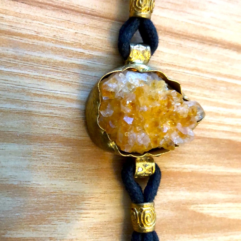 Crystal rock bracelet with leather